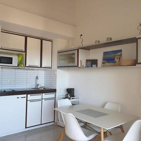 Appartement Climatise A 800M De La Plage Frejus Bagian luar foto