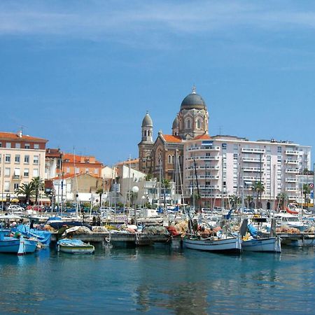 Appartement Climatise A 800M De La Plage Frejus Bagian luar foto