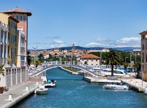 Appartement Climatise A 800M De La Plage Frejus Bagian luar foto