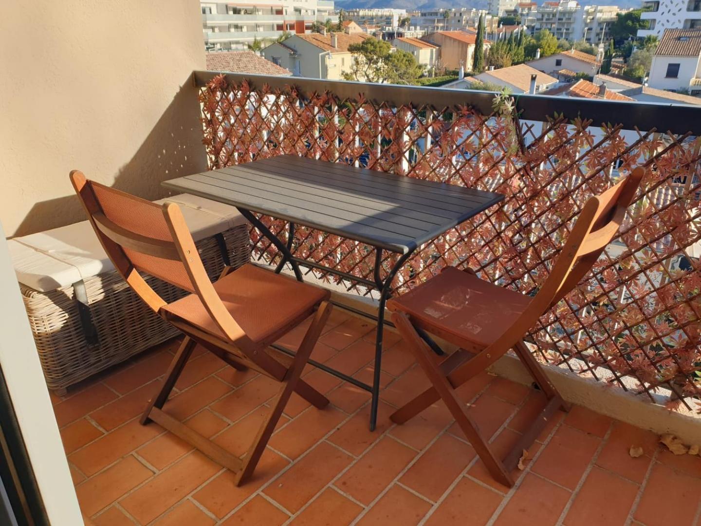Appartement Climatise A 800M De La Plage Frejus Bagian luar foto