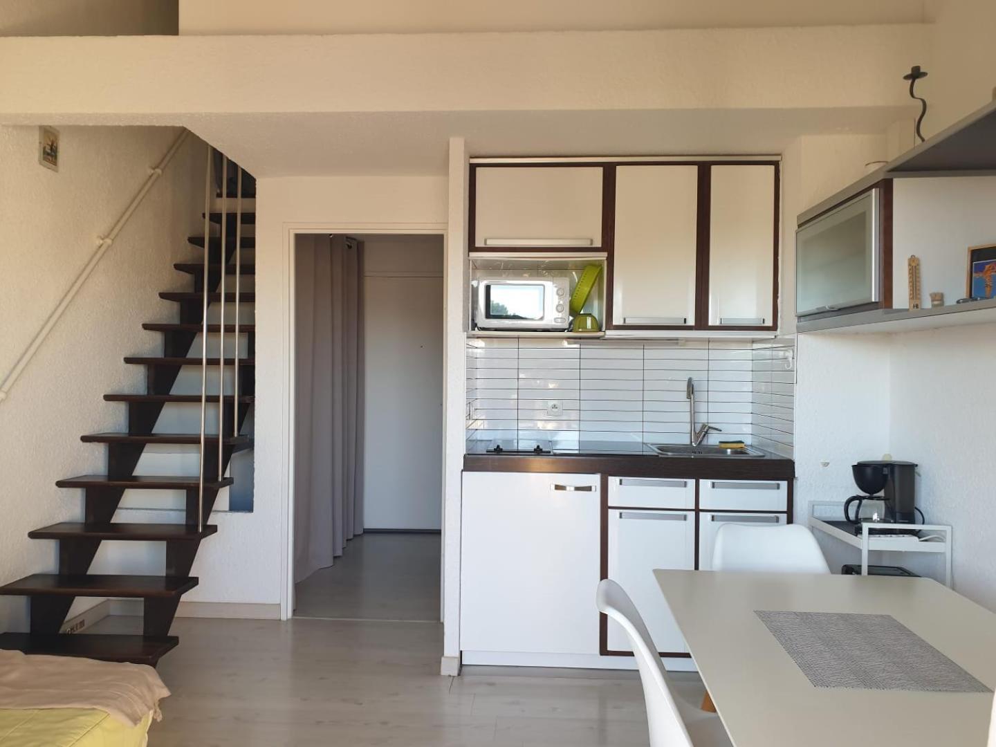 Appartement Climatise A 800M De La Plage Frejus Bagian luar foto
