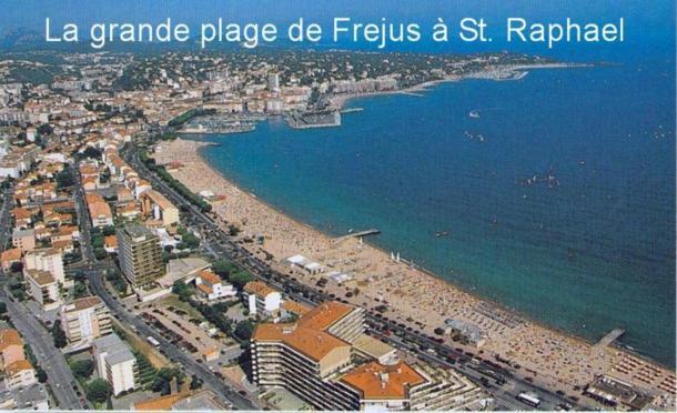 Appartement Climatise A 800M De La Plage Frejus Bagian luar foto